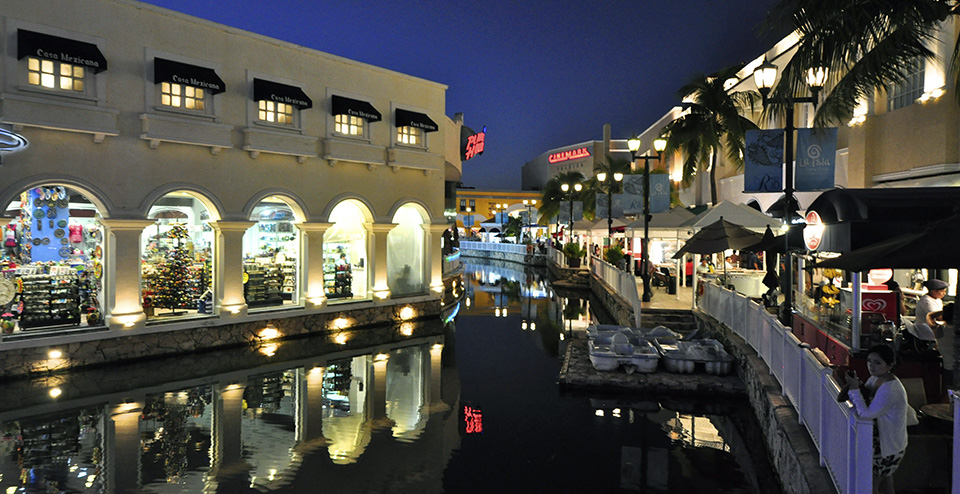 La Isla Shopping Village